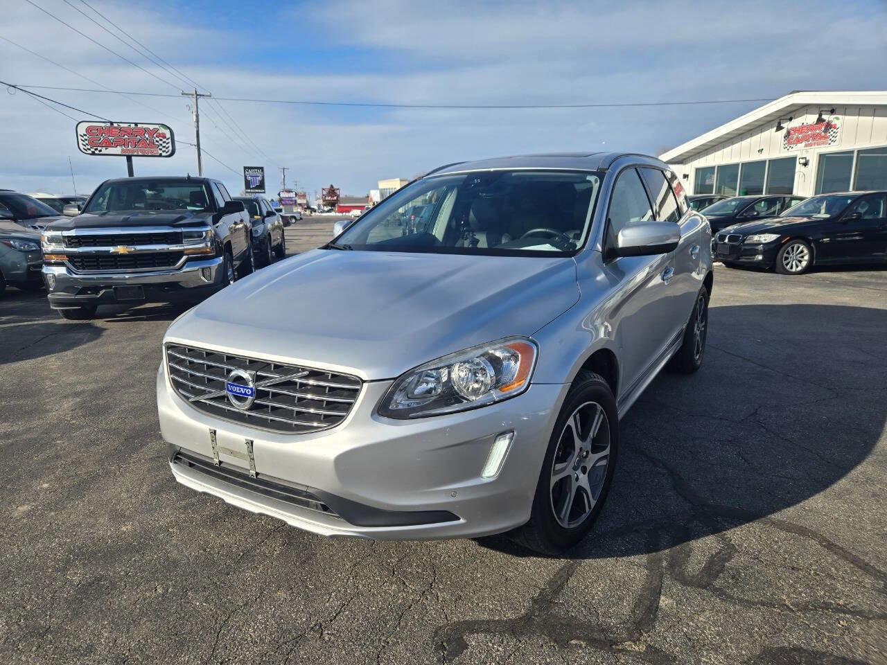 Used 2015 Volvo XC60 T6 AWD/4WD image 2