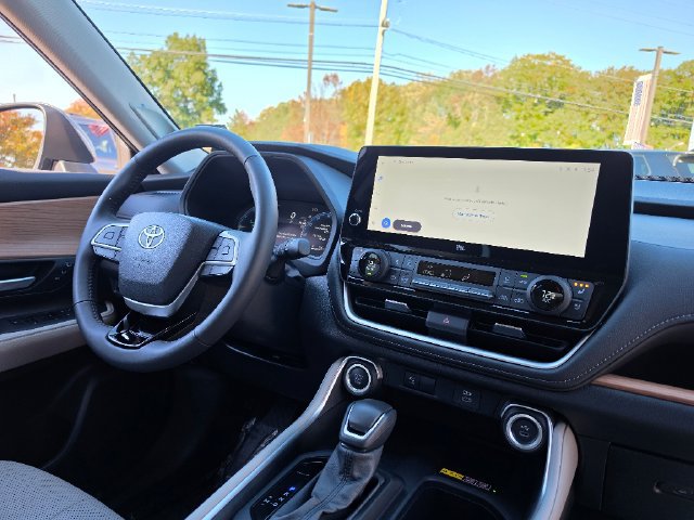 Used 2026 Toyota Grand Highlander AWD image 13