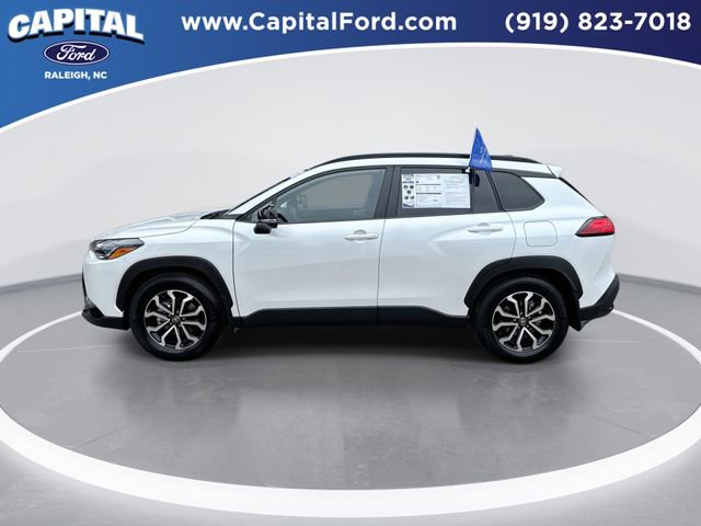Used 2025 Toyota Corolla Cross SE w/ Moonroof Package image 5