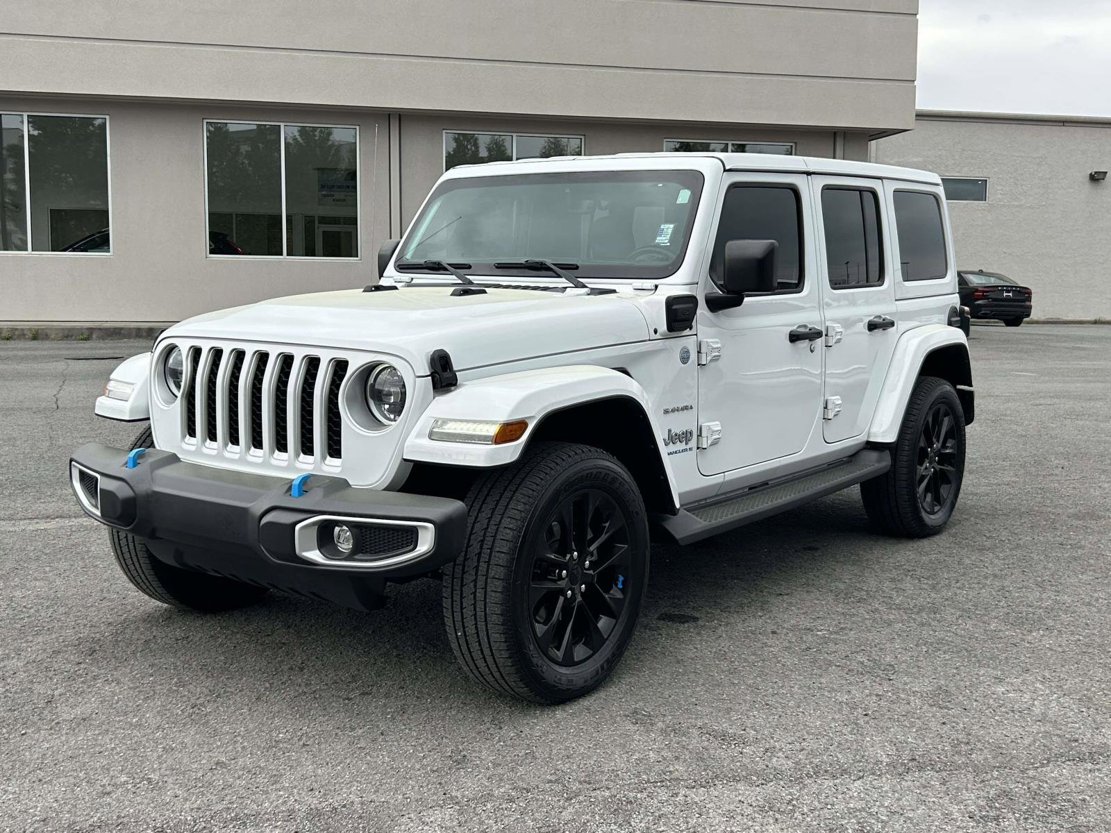 Used 2023 Jeep Wrangler Unlimited Sahara w/ Cold Weather Group image 7