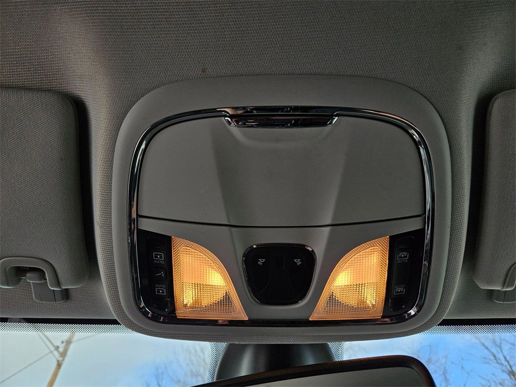 Used 2019 Jeep Cherokee Limited image 17