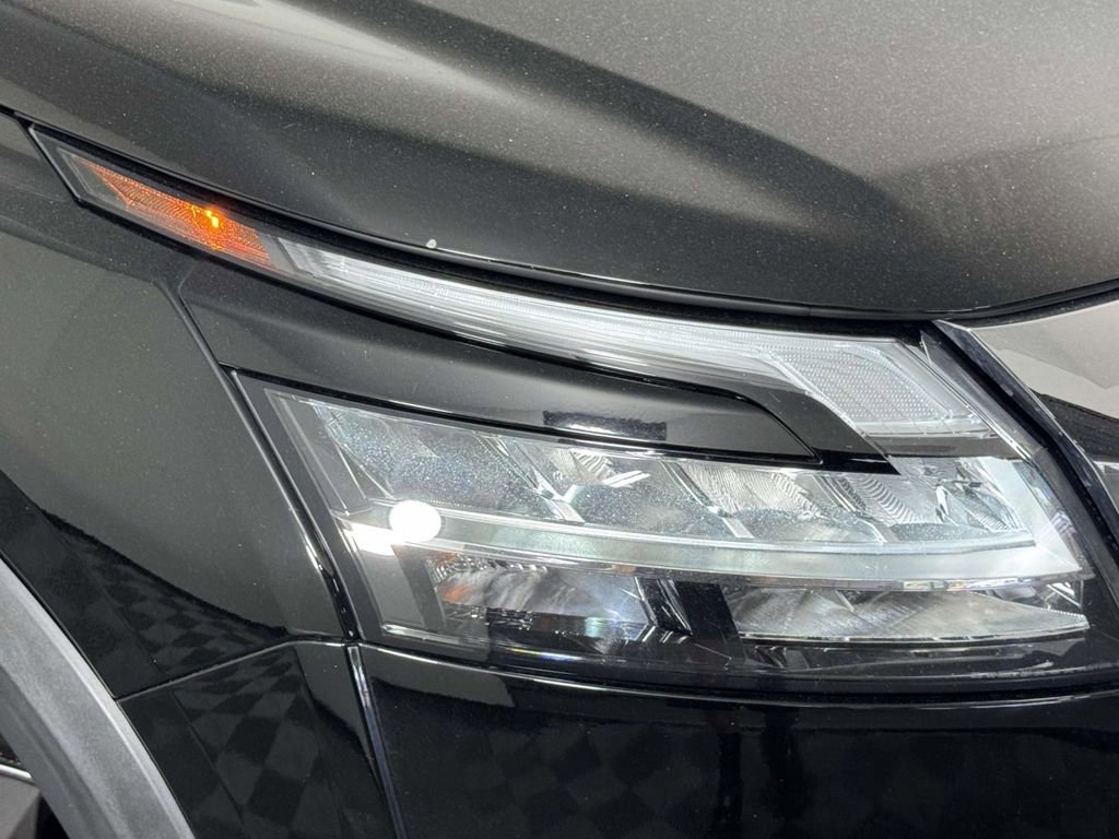 Used 2022 Nissan Pathfinder SV AWD/4WD image 15
