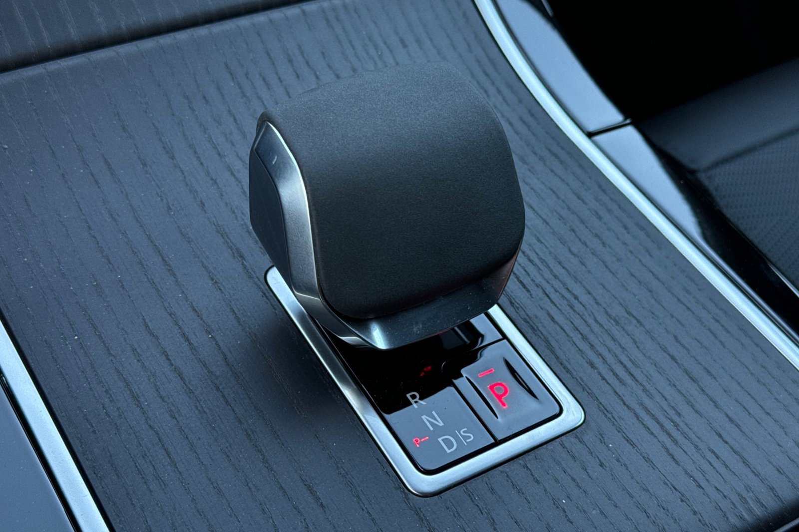 New 2024 Land Rover Range Rover Velar Dynamic HSE image 20