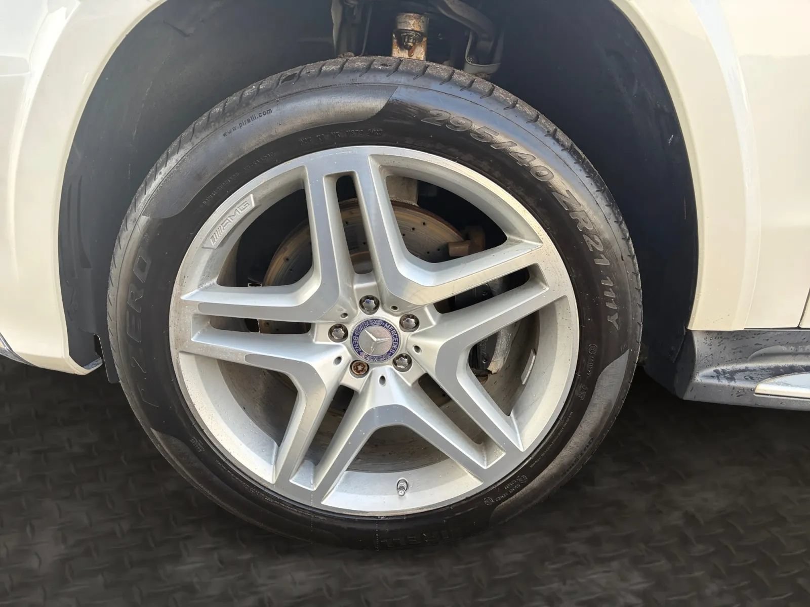 Used 2016 Mercedes-Benz GL 550 4MATIC image 38