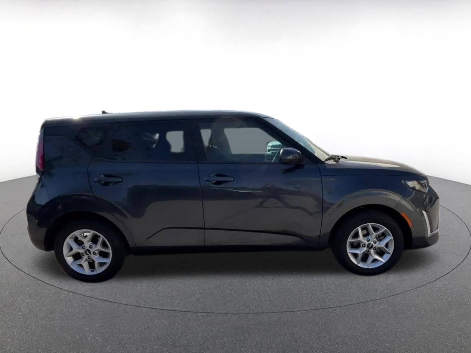 Used 2025 Kia Soul LX w/ LX Technology Package image 16