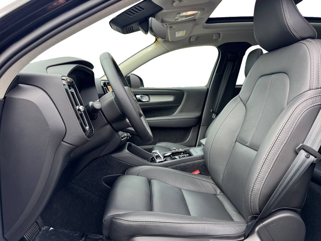 Certified 2026 Volvo XC40 B5 Plus AWD/4WD image 11