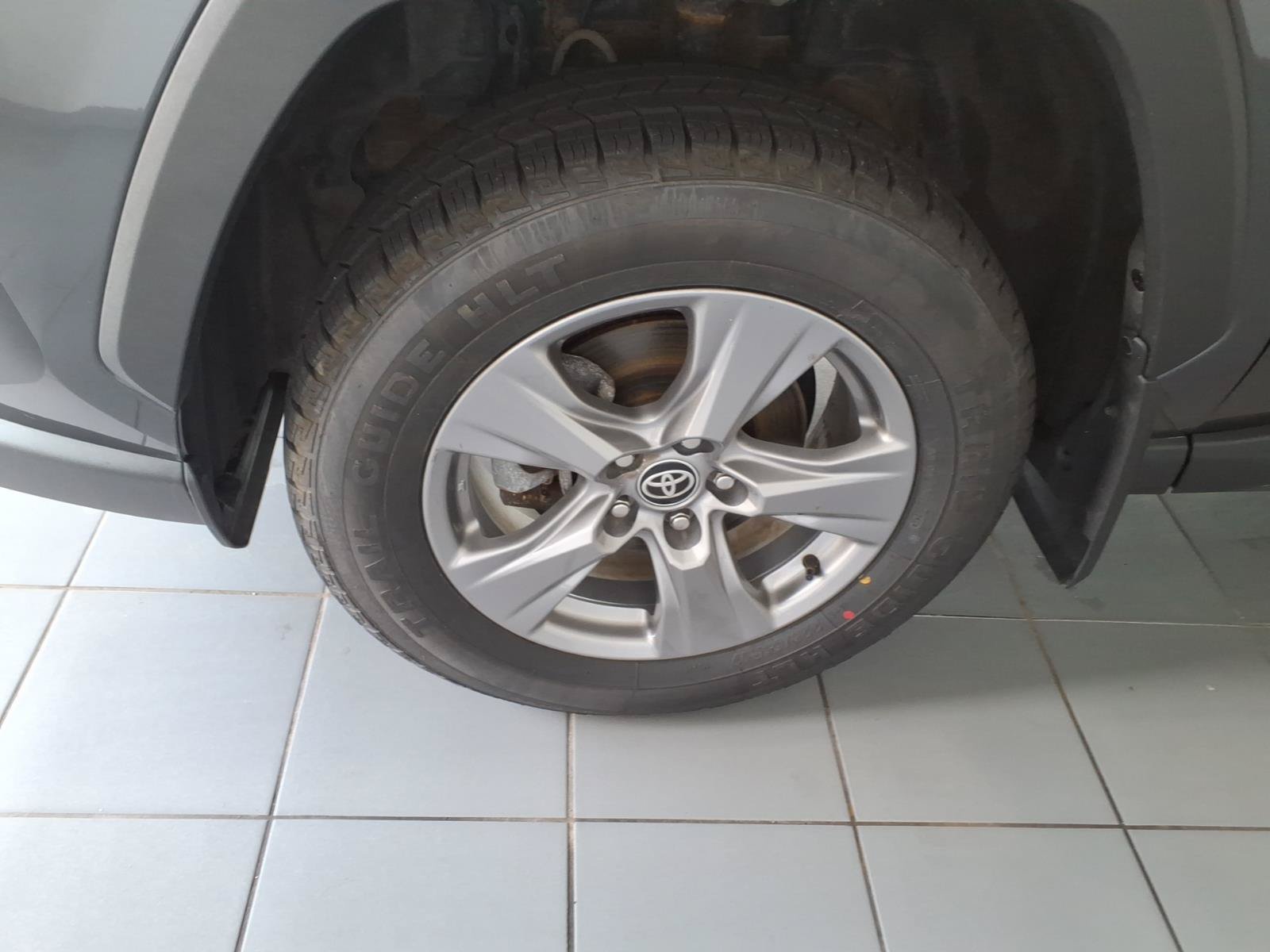 Used 2024 Toyota RAV4 XLE AWD/4WD image 9