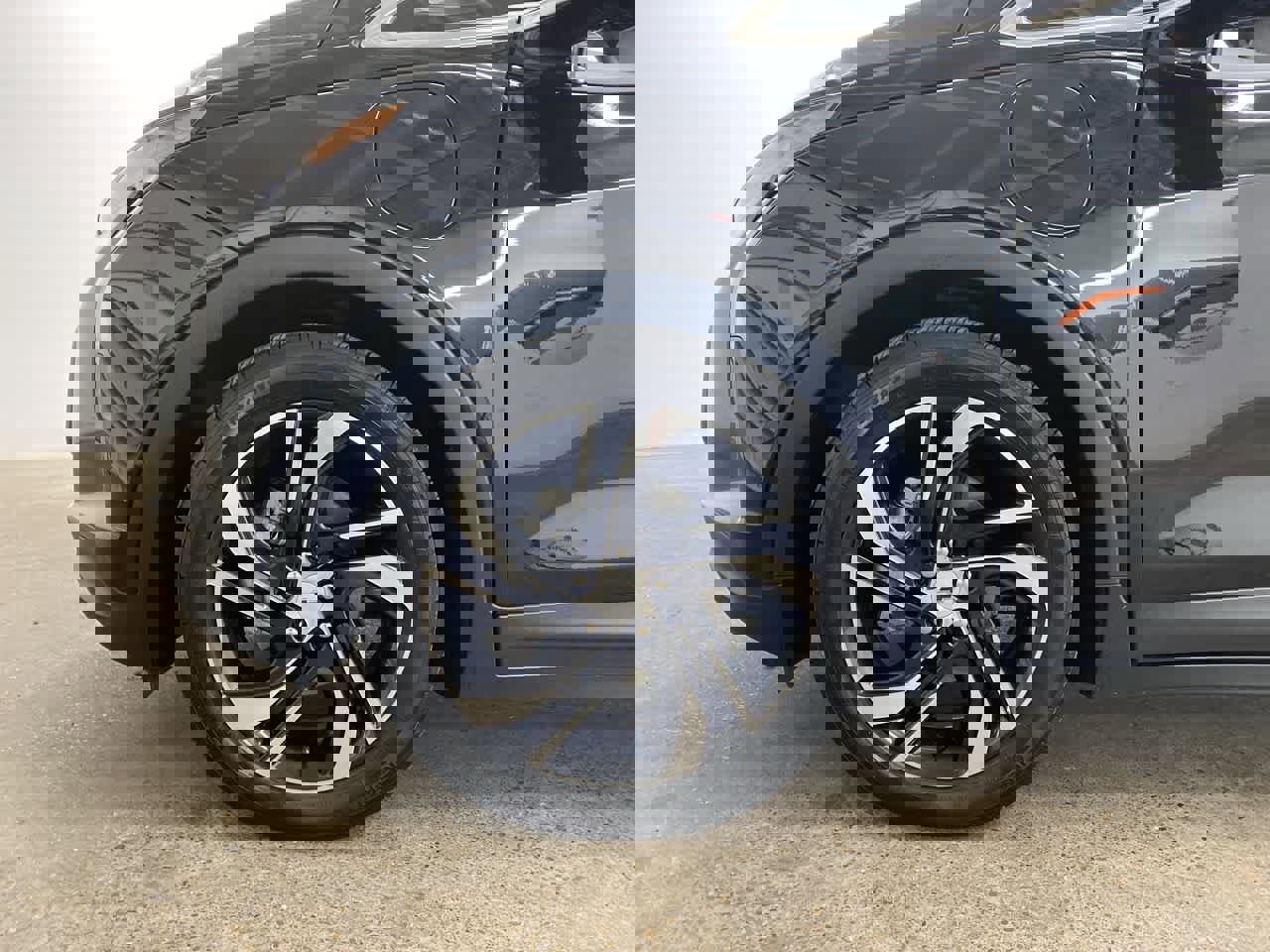 Used 2023 Chevrolet Bolt LT w/ Infotainment Package image 11