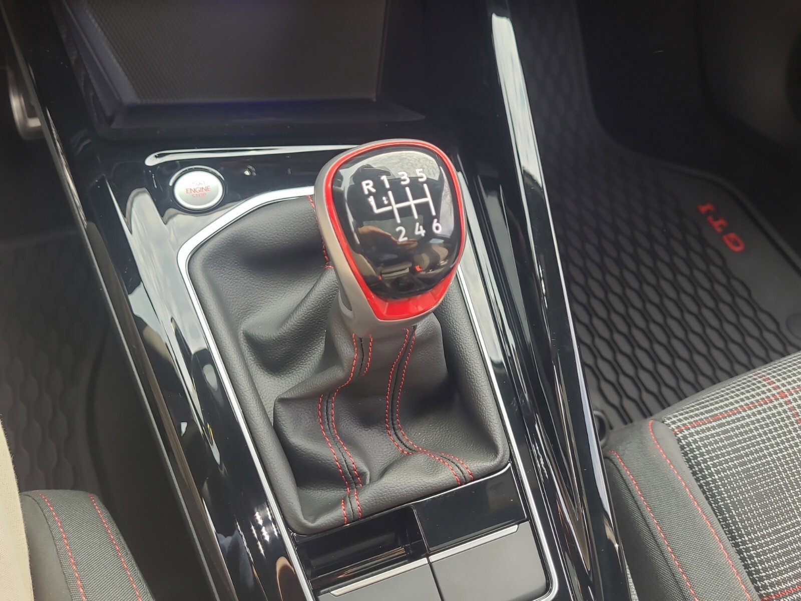 Used 2024 Volkswagen GTI SE image 17