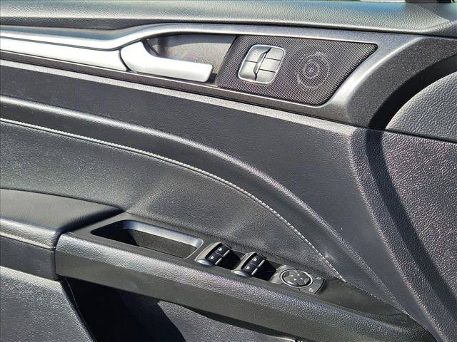 Used 2019 Ford Fusion Energi Titanium FWD image 10