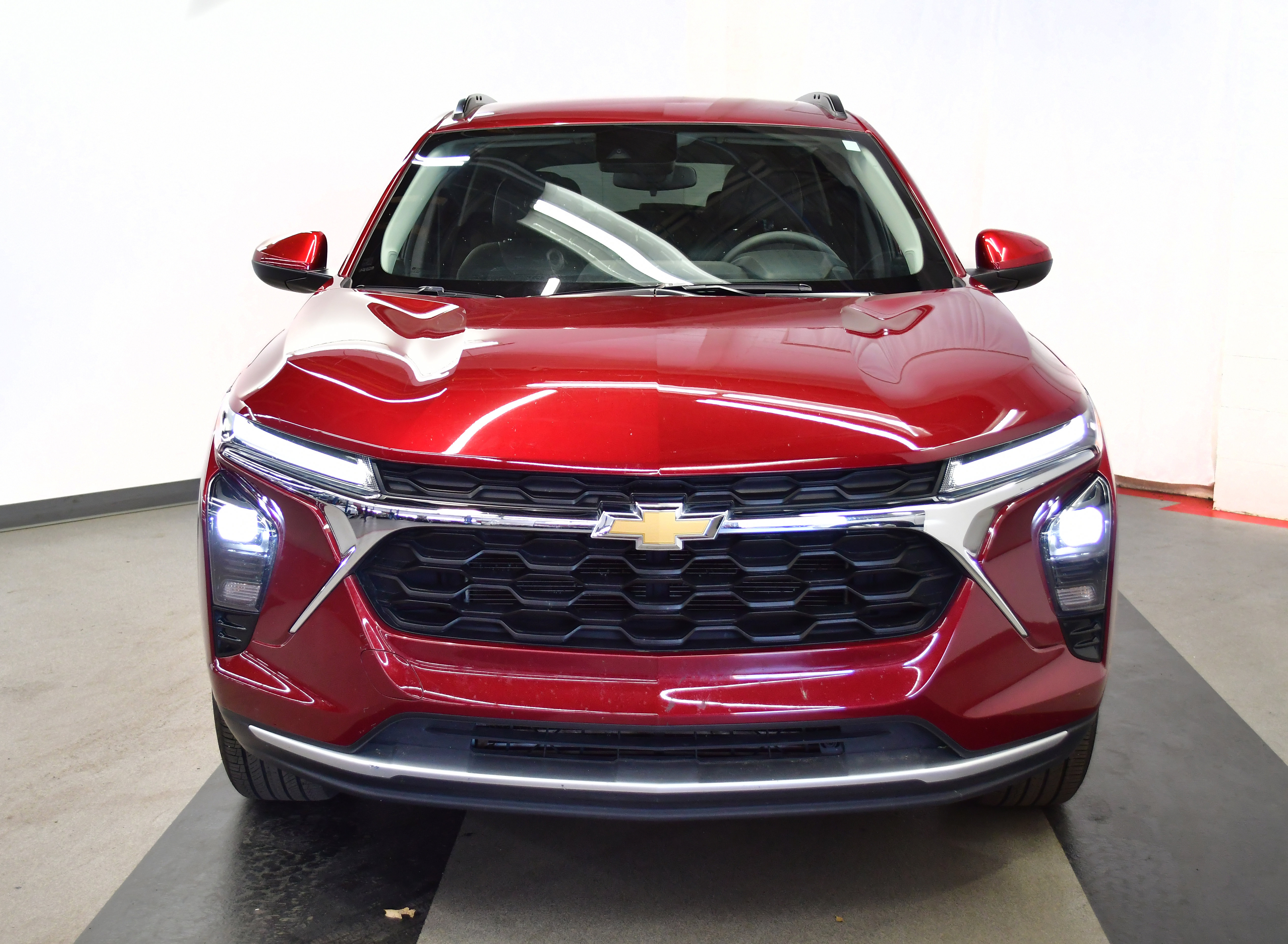 Used 2025 Chevrolet Trax LT image 3