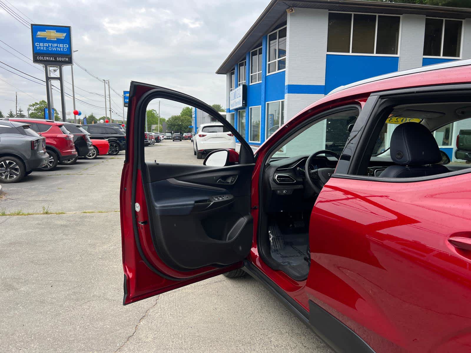 Certified 2023 Chevrolet Bolt EUV LT w/ Convenience Package FWD image 15