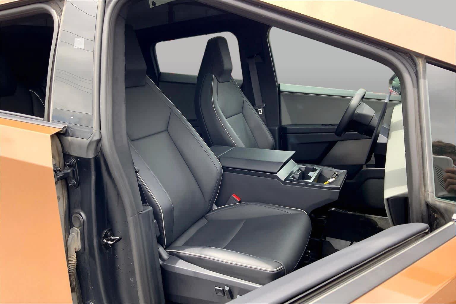 Used 2025 Tesla Cybertruck AWD Crew Cab image 8