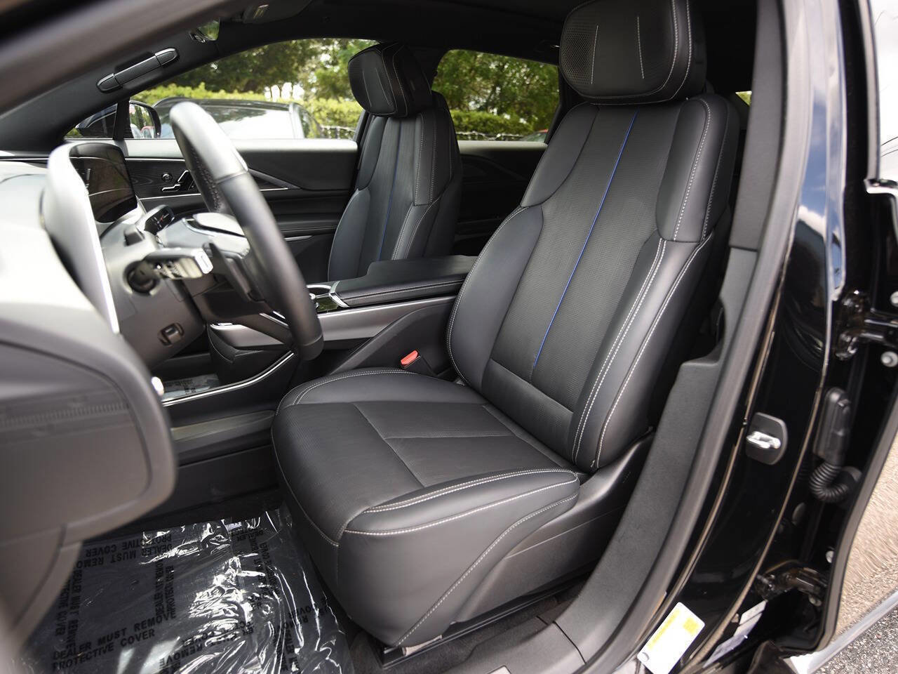 Used 2024 Cadillac Lyriq Luxury RWD image 13