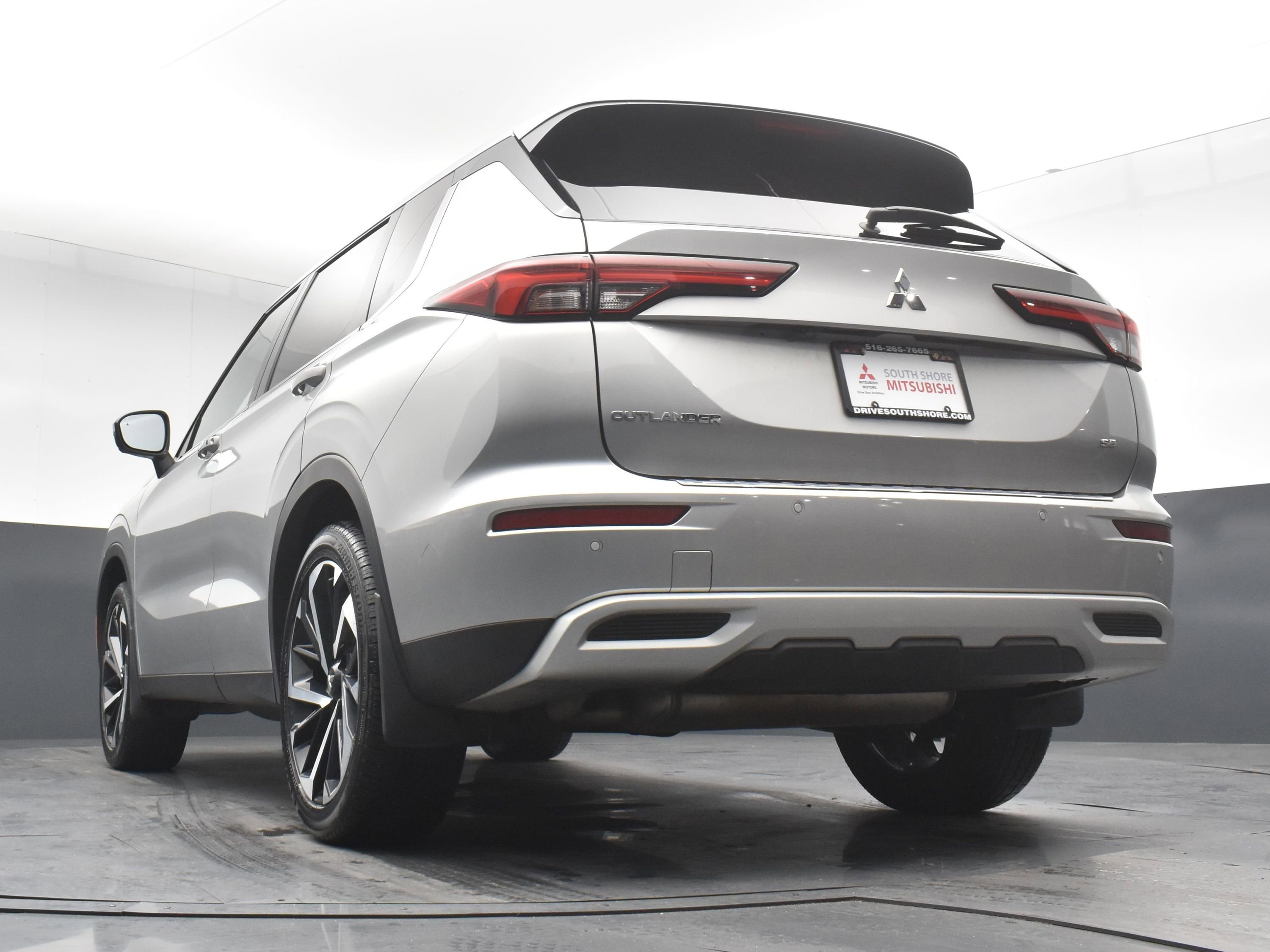 Used 2023 Mitsubishi Outlander SE image 23