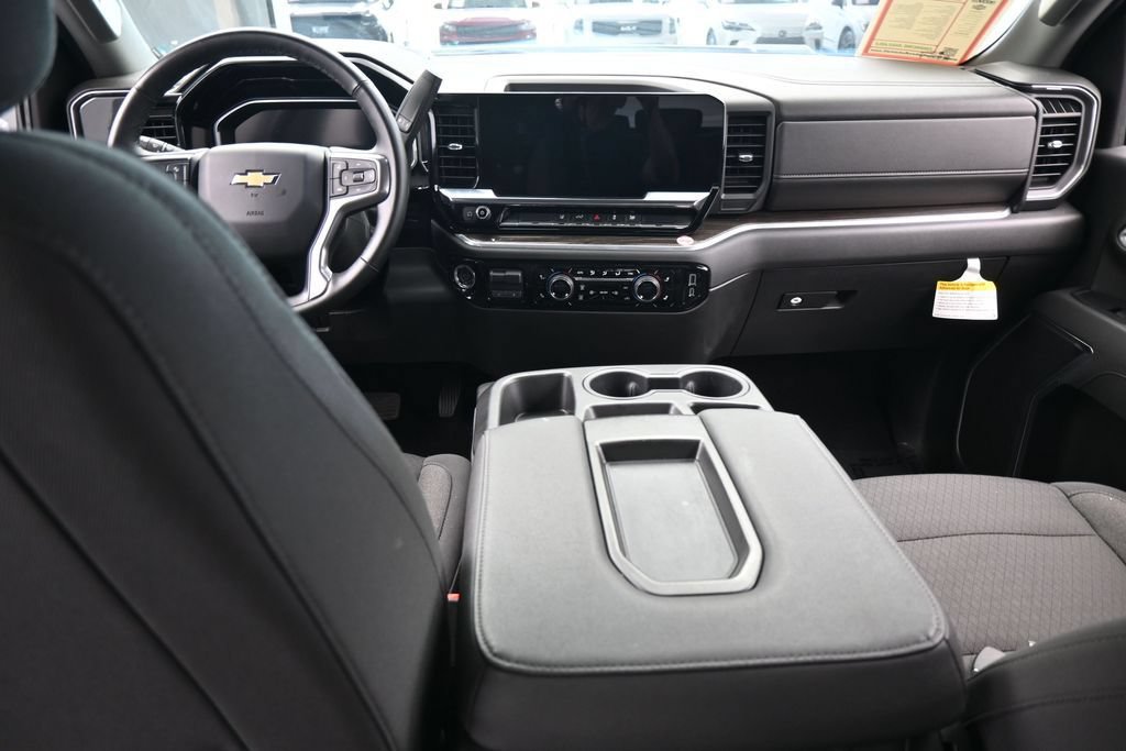 Used 2025 Chevrolet Silverado 2500 LT w/ Convenience Package AWD/4WD image 40