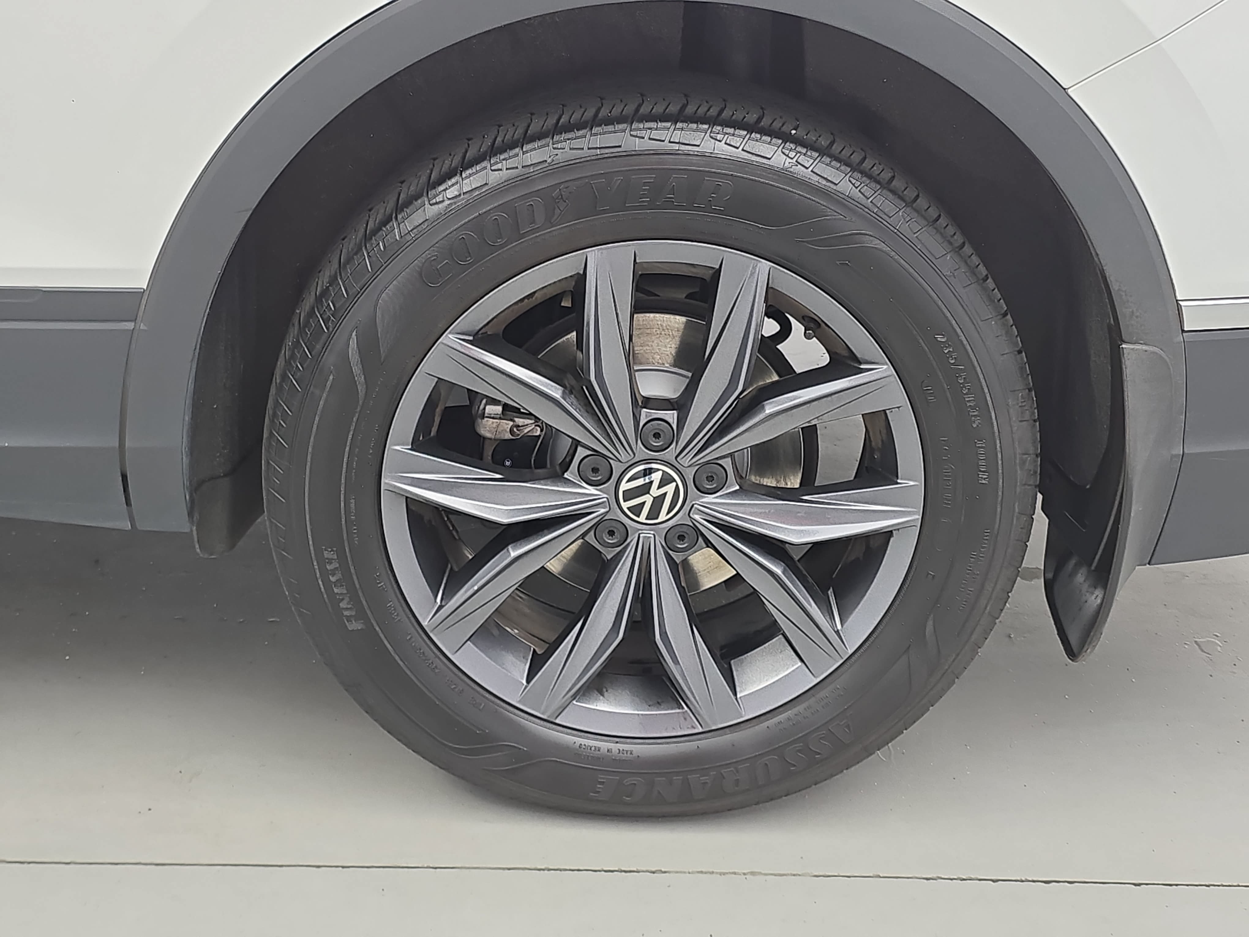 Used 2023 Volkswagen Tiguan SE FWD image 33