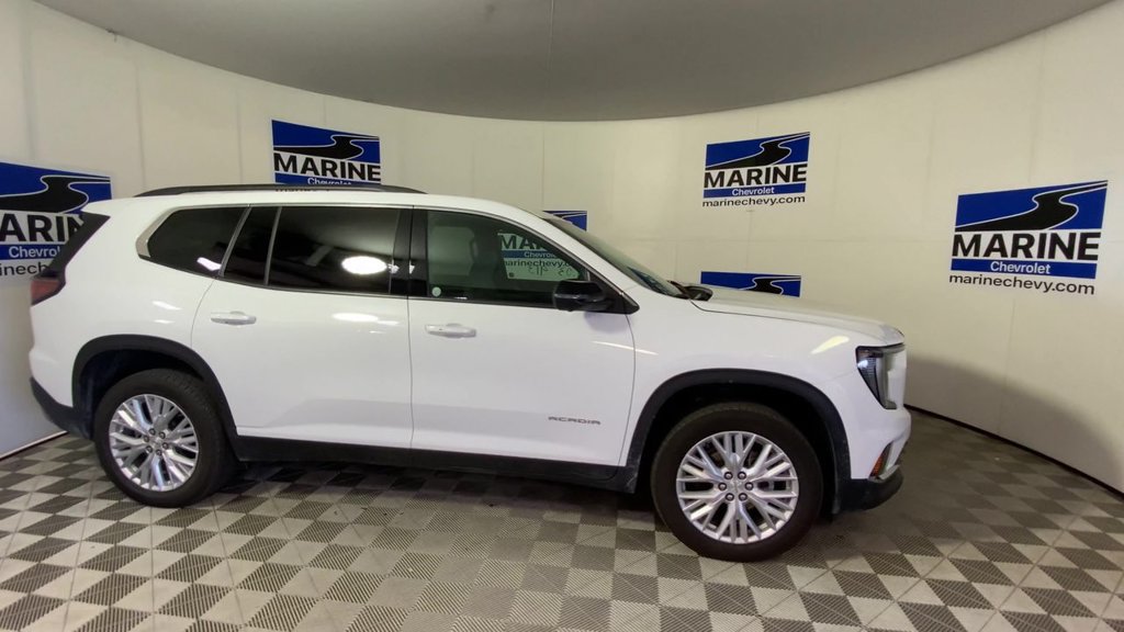 Used 2026 GMC Acadia Elevation w/ Elevation Premium Package FWD image 3