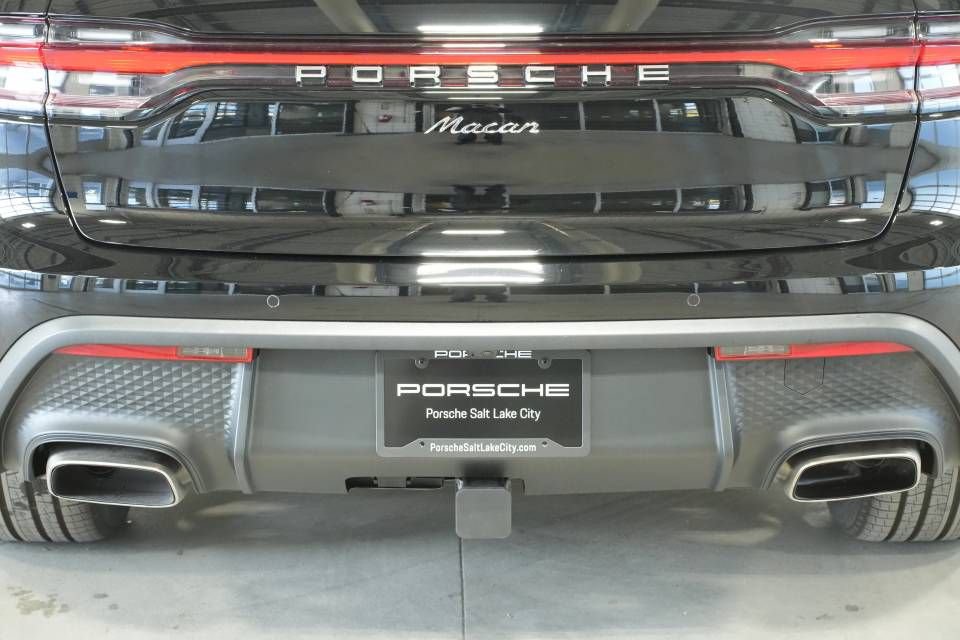 Certified 2026 Porsche Macan AWD/4WD image 39