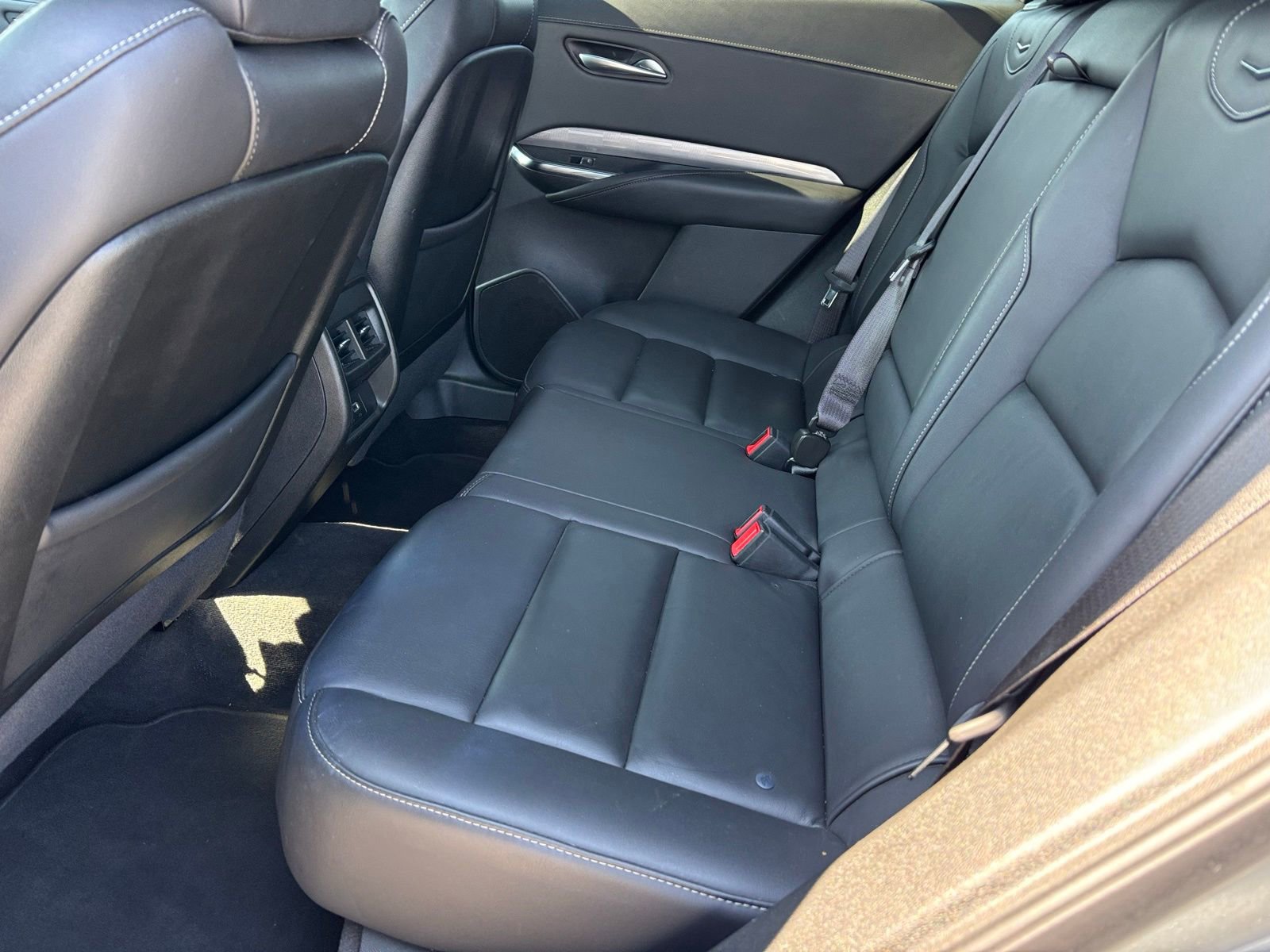 Used 2024 Cadillac XT4 Premium Luxury image 9