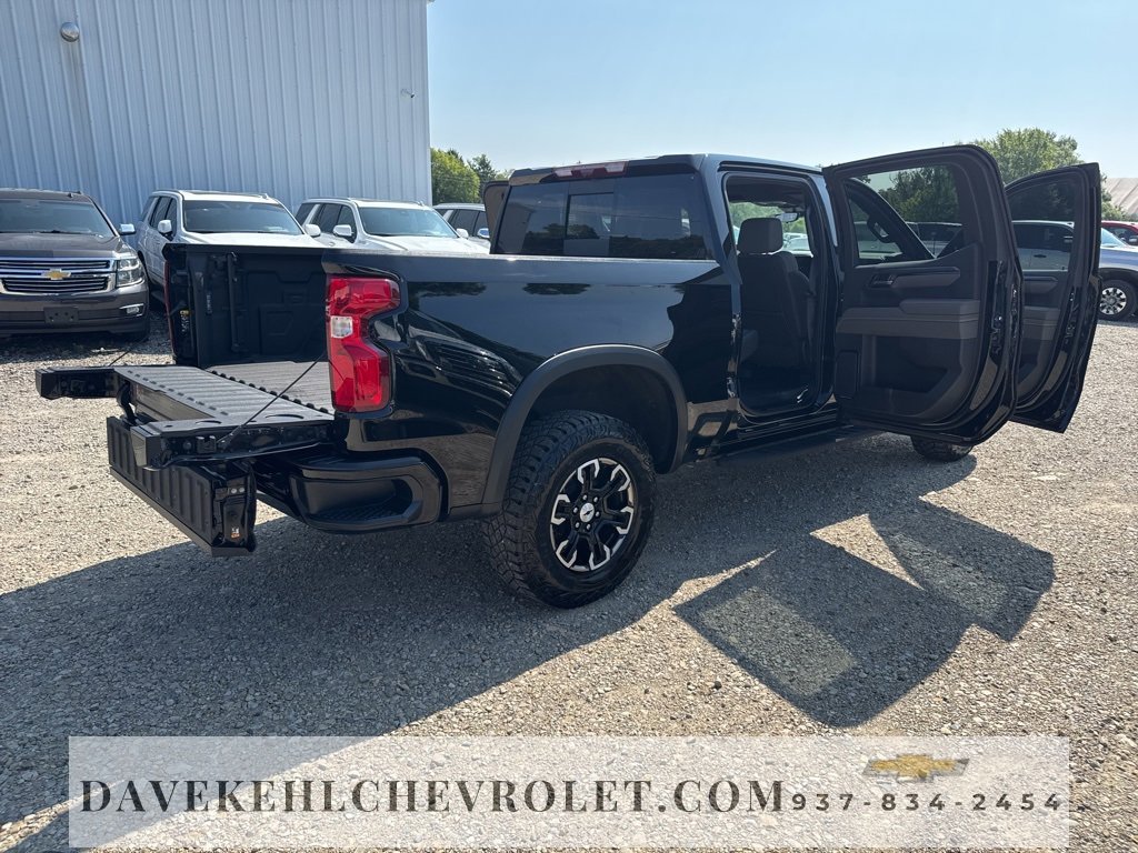 Used 2022 Chevrolet Silverado 1500 ZR2 w/ Technology Package image 37