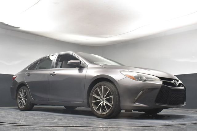 Used 2017 Toyota Camry XSE w/ Moonroof Package FWD image 32