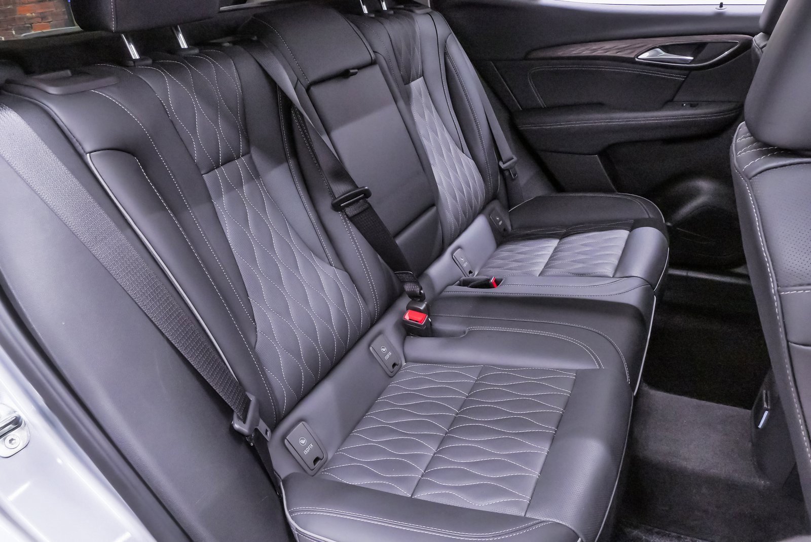 Used 2023 Buick Envision Avenir image 12