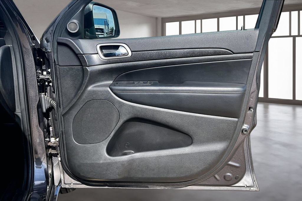 Used 2018 Jeep Grand Cherokee Altitude RWD image 18