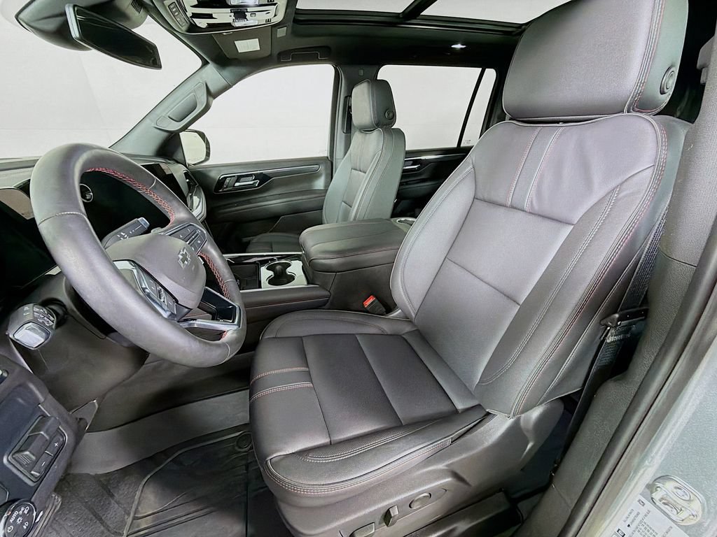 Used 2026 Chevrolet Suburban RST w/ Comfort Package AWD/4WD image 12