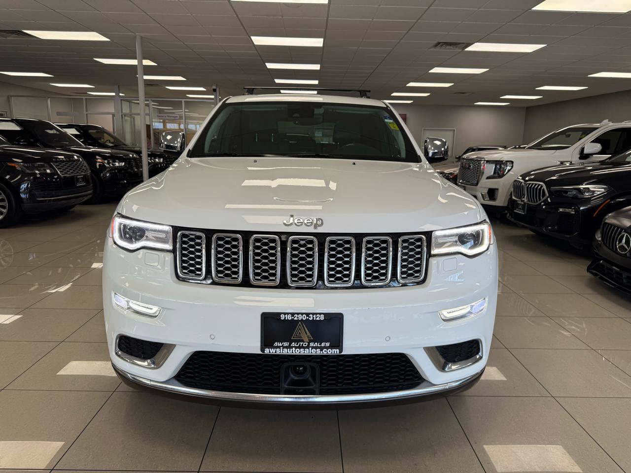 Used 2017 Jeep Grand Cherokee Summit image 4