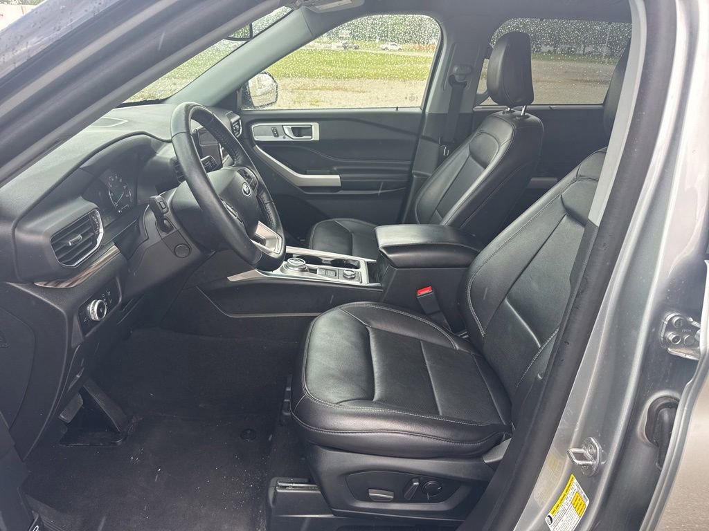 Used 2022 Ford Explorer Limited w/ Equipment Group 301A AWD/4WD image 21