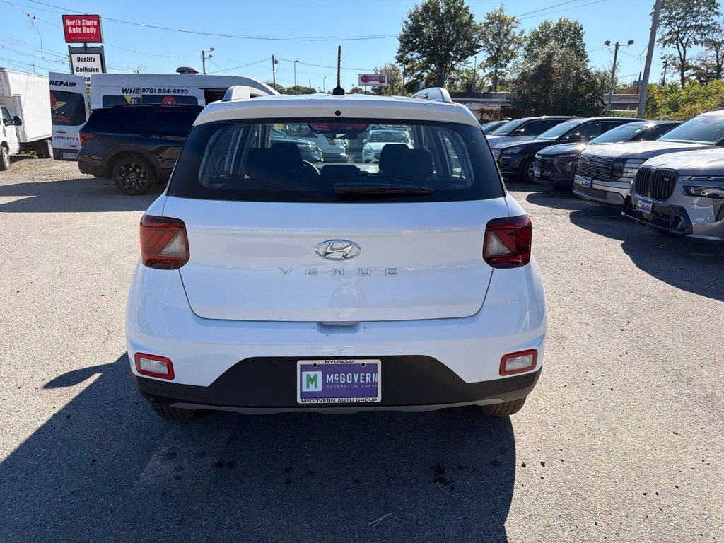 Used 2026 Hyundai Venue SEL FWD image 7