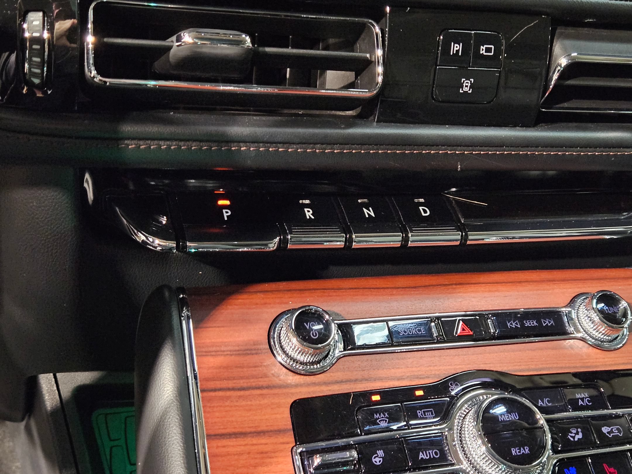 Used 2022 Lincoln Aviator Grand Touring w/ Elements Package Plus AWD/4WD image 33