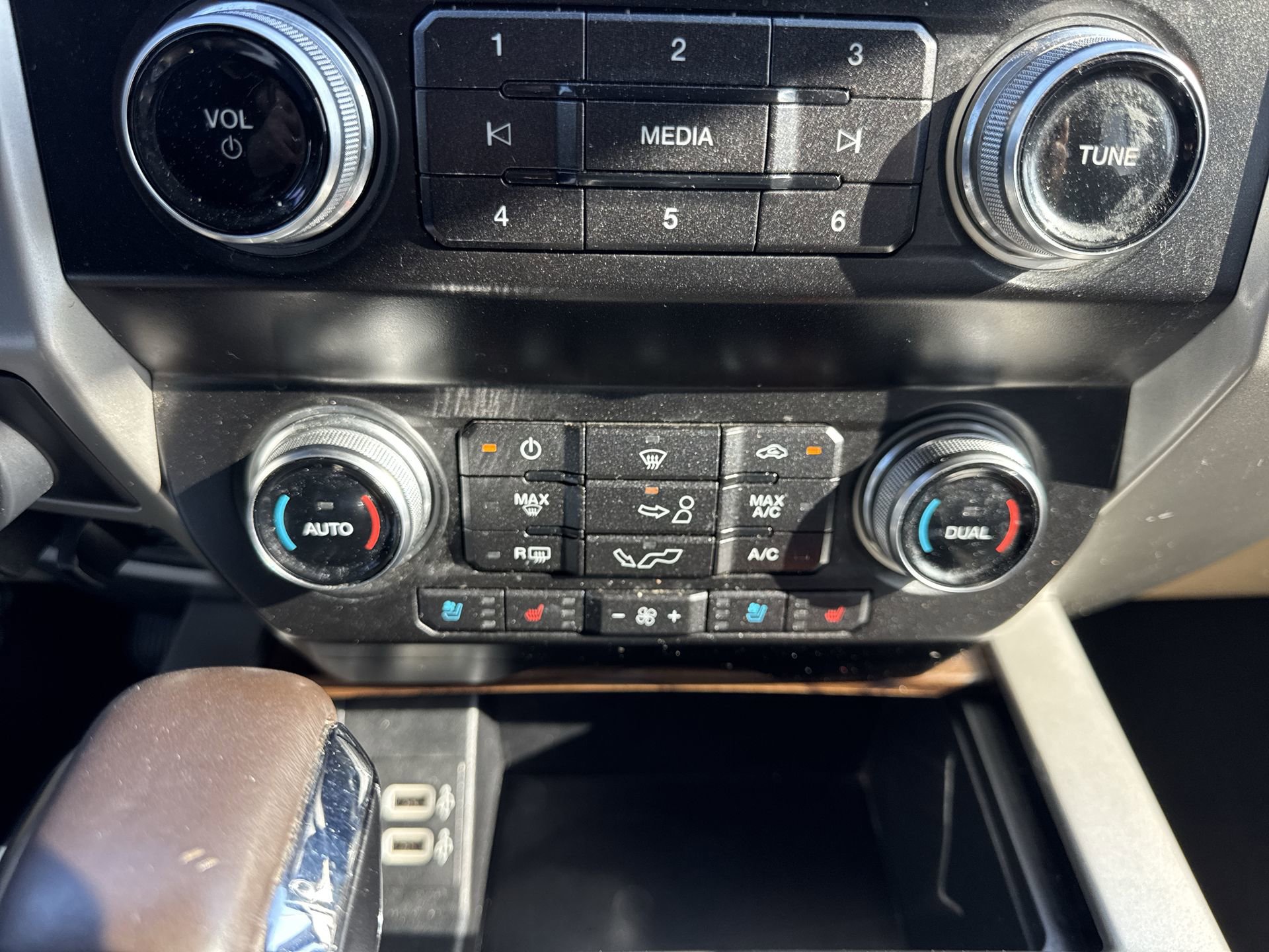 Used 2019 Ford F150 Lariat w/ Equipment Group 502A Luxury image 19