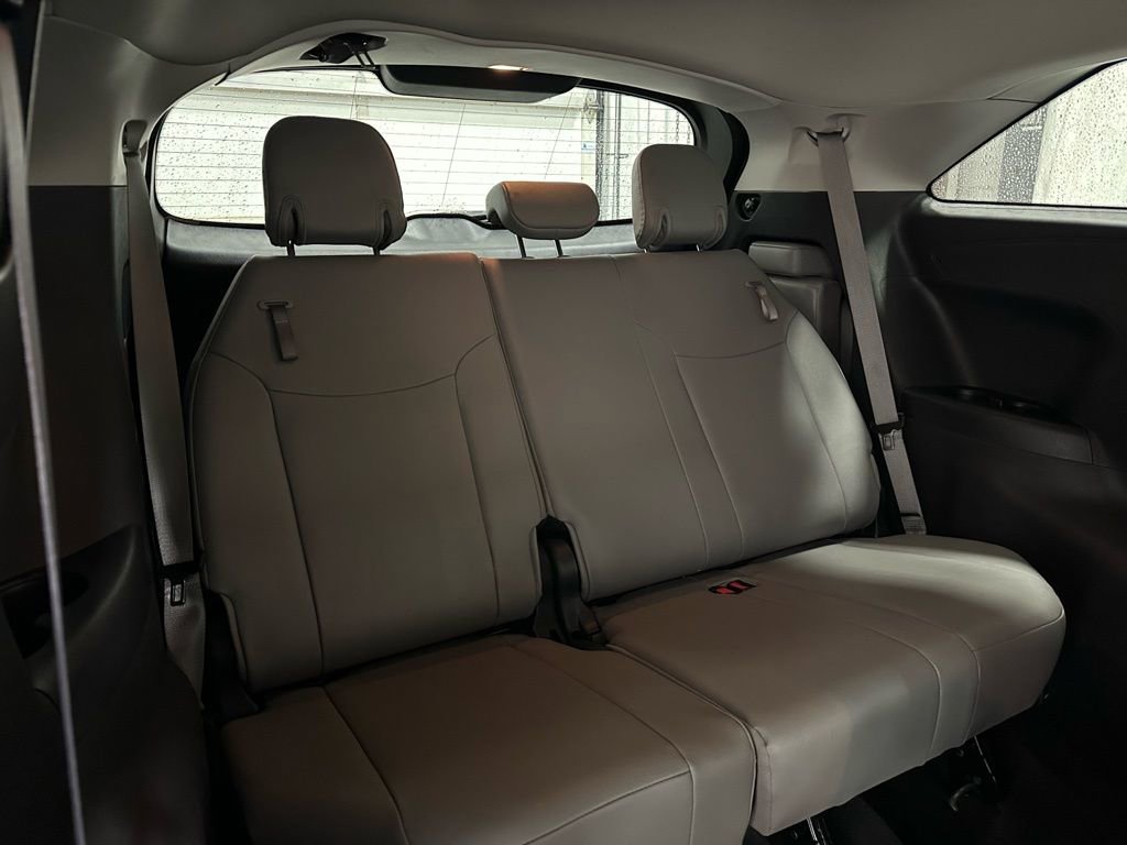 Used 2025 Toyota Sienna XLE image 59