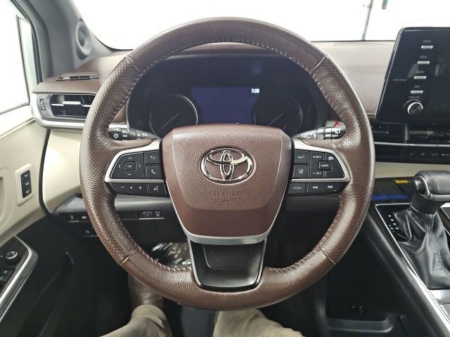 Certified 2022 Toyota Sienna Platinum FWD image 19