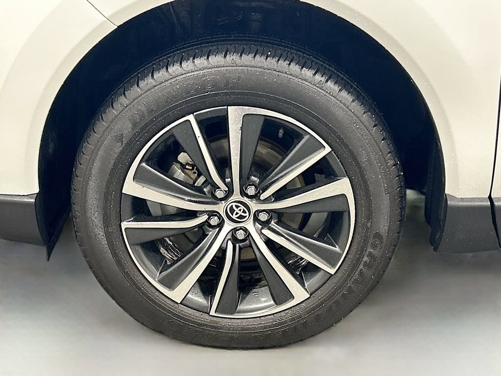 Used 2024 Toyota Venza LE AWD/4WD image 27