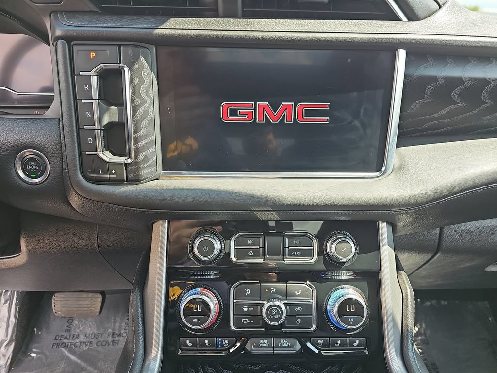 Used 2024 GMC Yukon Denali w/ Advanced Technology Package AWD/4WD image 26