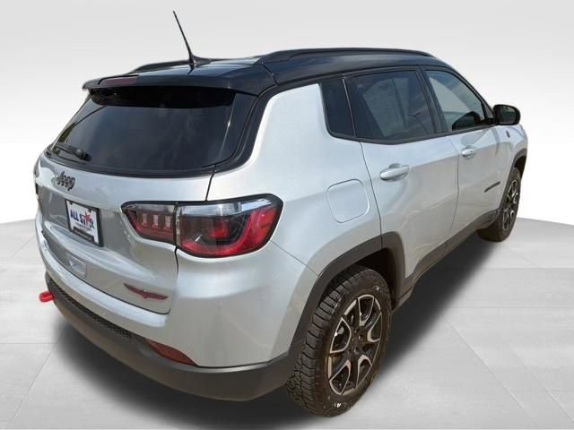Used 2025 Jeep Compass Trailhawk image 14