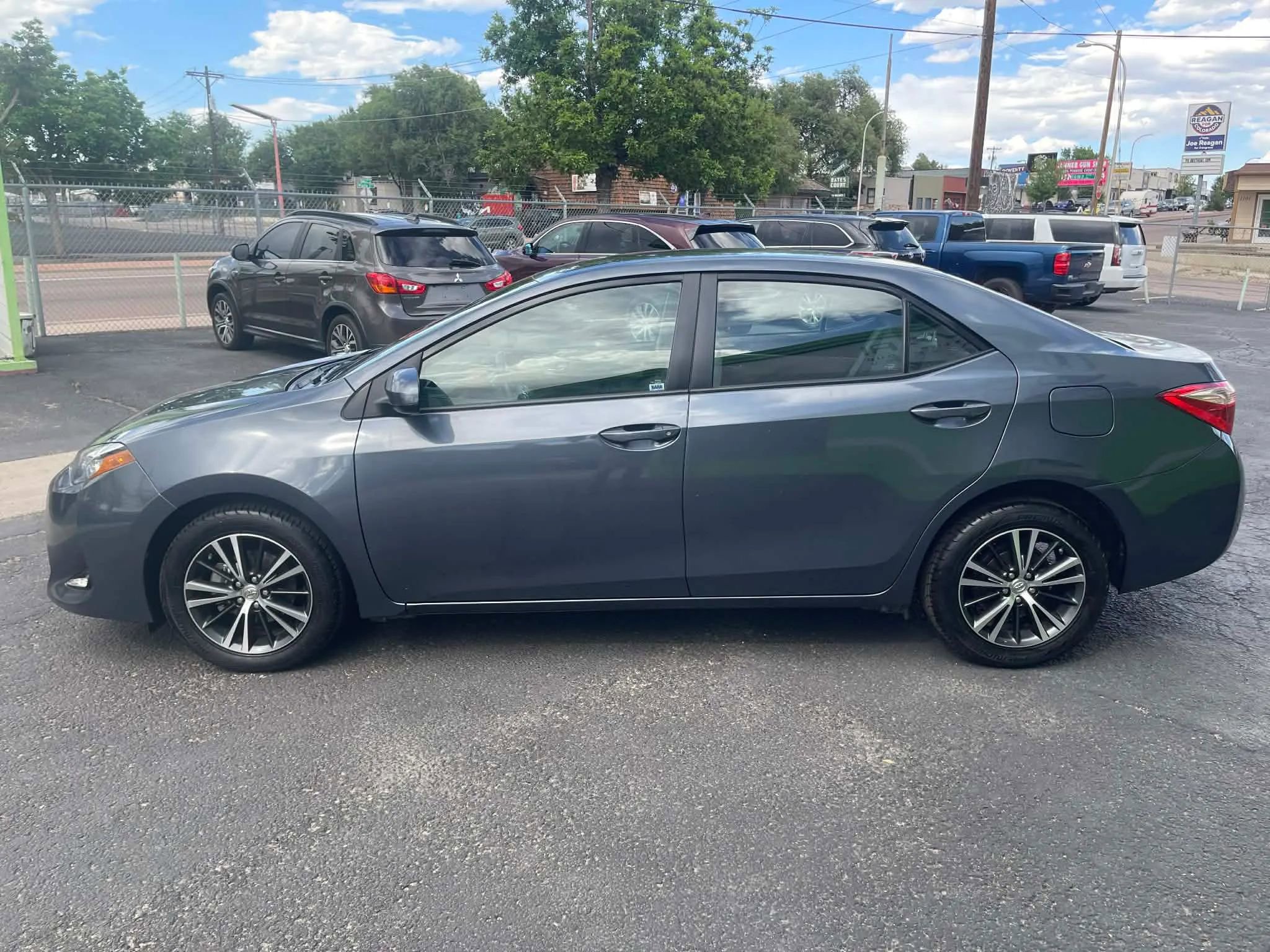 Used 2017 Toyota Corolla SE FWD image 5