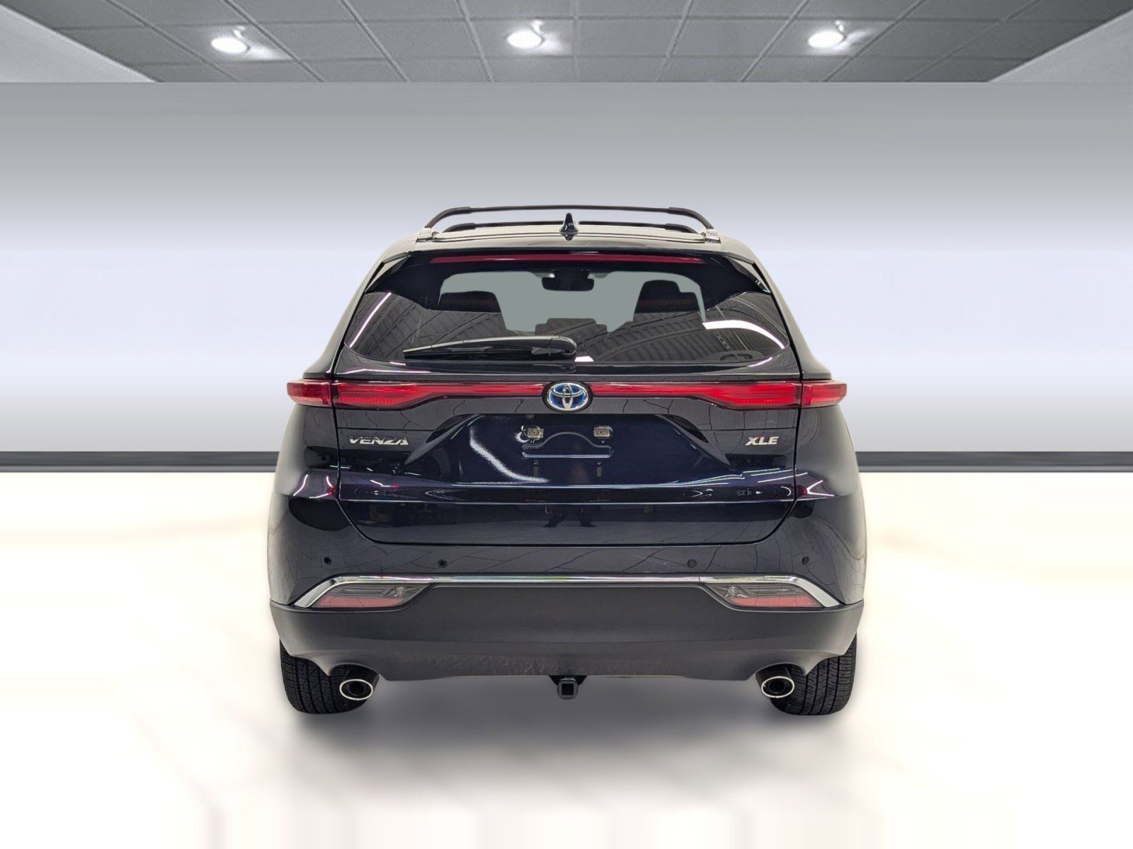 Used 2024 Toyota Venza XLE image 8