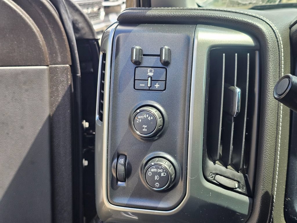 Used 2018 Chevrolet Silverado 1500 LTZ w/ LTZ Plus Package AWD/4WD image 30