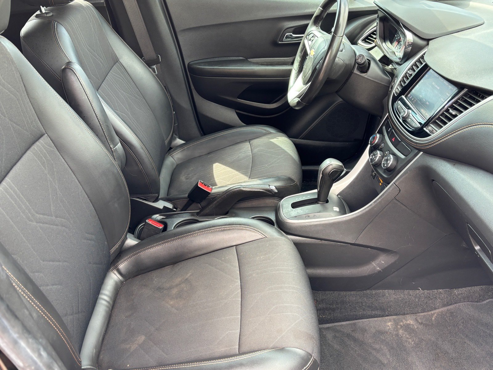 Used 2022 Chevrolet Trax LT w/ LT Convenience Package FWD image 31