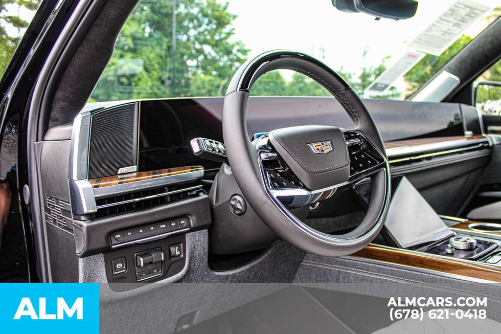 Used 2026 Cadillac Escalade Platinum Sport w/ LPO, Floor Liner Package AWD/4WD image 33