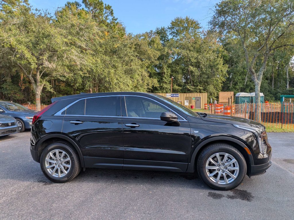 Used 2023 Cadillac XT4 Luxury w/ Cold Weather Package FWD image 8