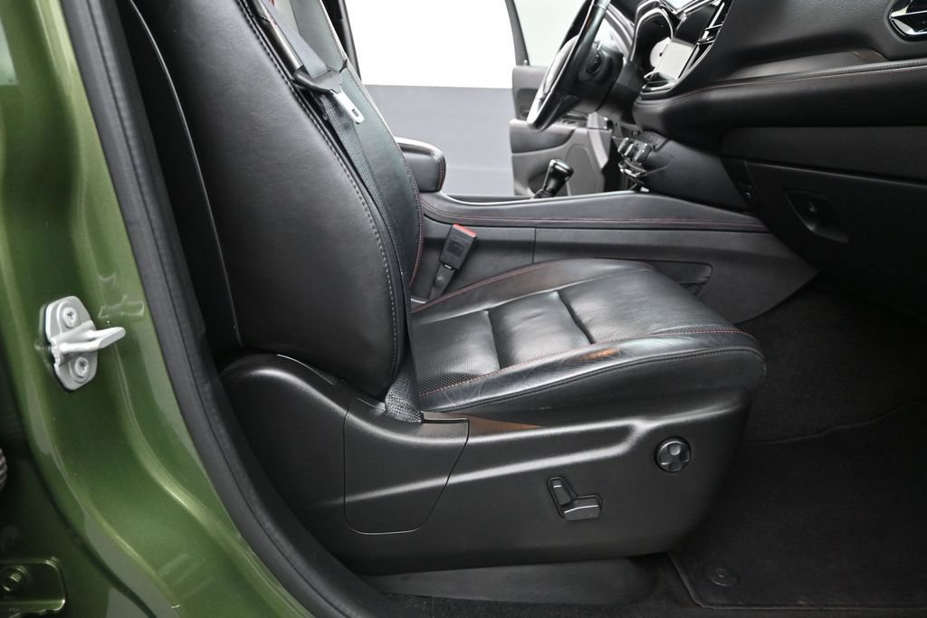 Used 2021 Dodge Durango R/T w/ Blacktop Package AWD/4WD image 16