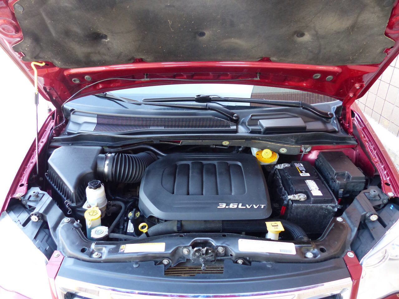 Used 2014 Chrysler Town & Country Touring image 14