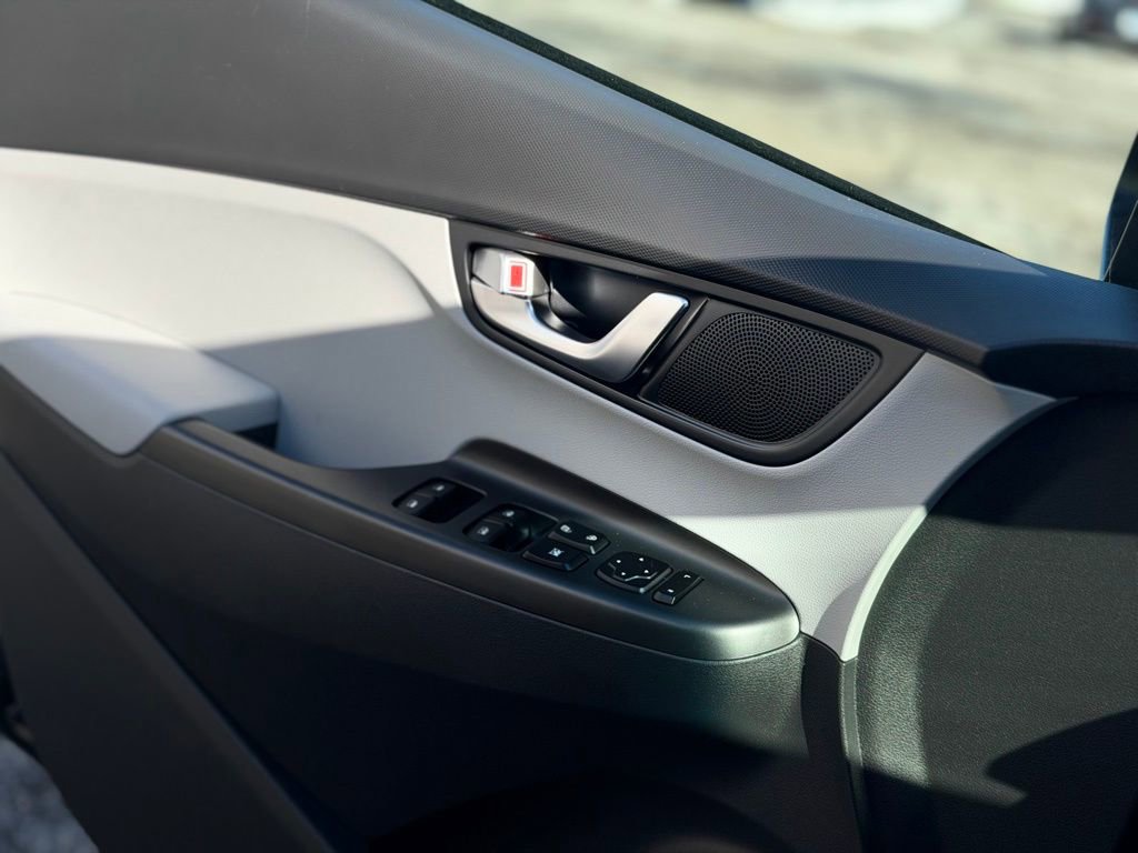 Used 2023 Hyundai Kona SE image 20