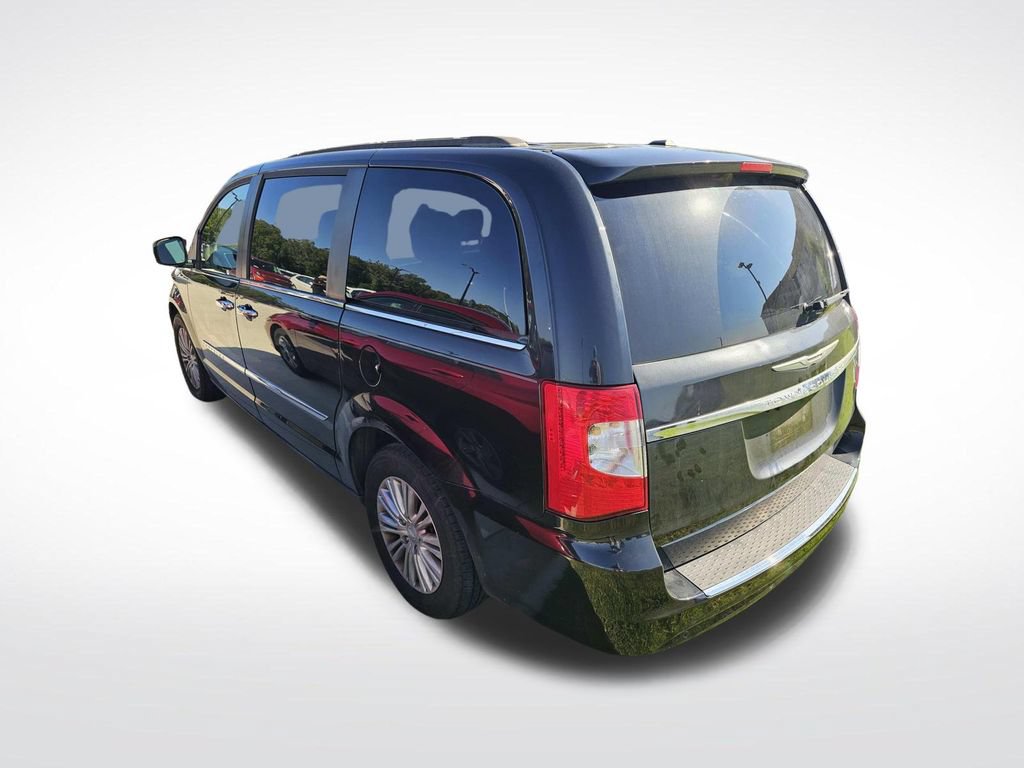 Used 2015 Chrysler Town & Country Touring-L w/ Driver Convenience Group FWD image 13