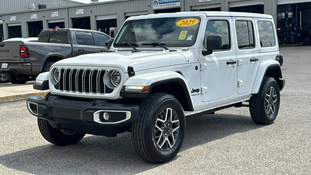 Used 2025 Jeep Wrangler Unlimited Sahara AWD/4WD image 3